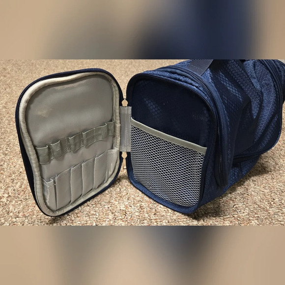 Navy blue travel toiletry bag - Picture 4 of 9